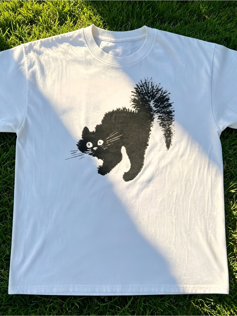 Black cat print T-shirt, cute and simple, unisex.
